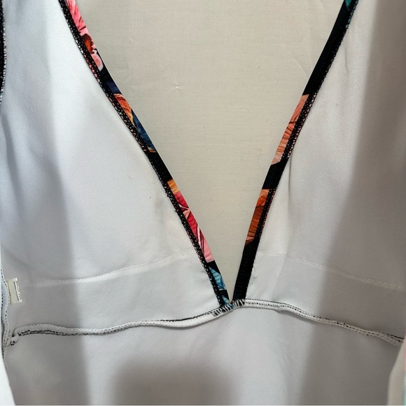 Women’s Deep V-Neck Floral & Toucan One-Piece Swimsuit Size Medium - Picture 5 of 7